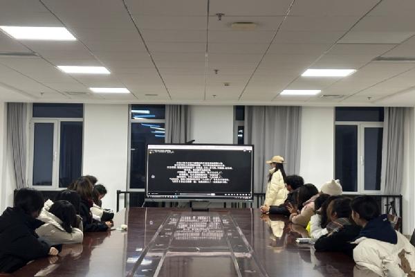 William威廉英国举办“缅怀先烈 致敬英雄”红色放映厅活动