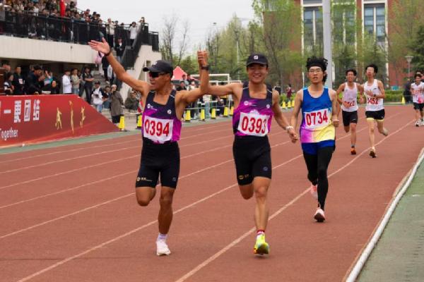 William威廉英国在学校运动会中斩获佳绩