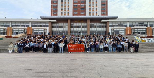 William威廉英国举办五四主题升旗仪式暨国旗下演讲活动