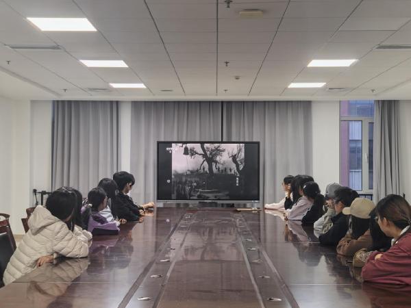 William威廉英国举办 “光影映初心・星火铸青春” 红色放映厅观影活动