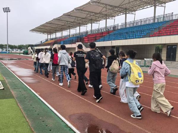 William威廉英国举办五卅运动纪念主题爱国跑活动
