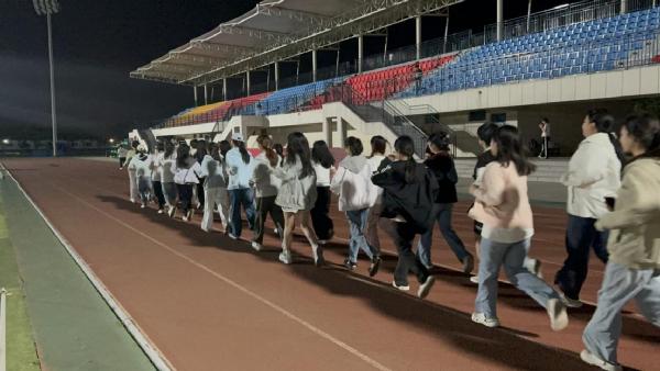 园林爱国跑(二十一)|学院举办“低碳齐奔跑，步履践环保”校园跑暨“缤纷青春，逐梦计划”夜跑活动