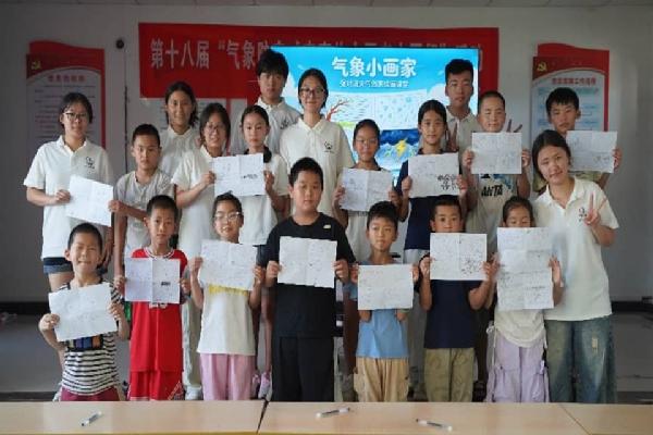 园YOUNG青春实践│“防灾”识气象，“彩笔”绘风云——“气象先锋&middot;乡村护安”科普宣传队走进东河西村开展气象防灾科普课堂
